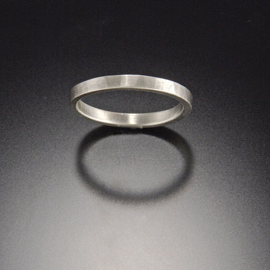 Rings Ananda Khalsa | 2Mm Hammered White Gold Band