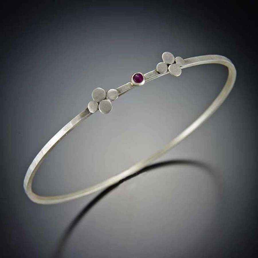 Bracelets Ananda Khalsa | Ruby And Hammered Disk Bangle